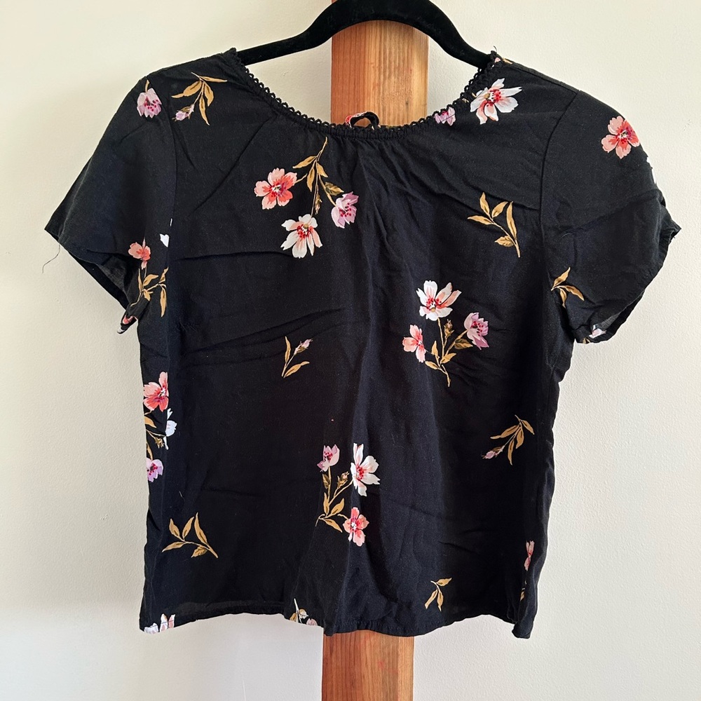 Abercrombie & Fitch Black Floral Short Sleeve Top